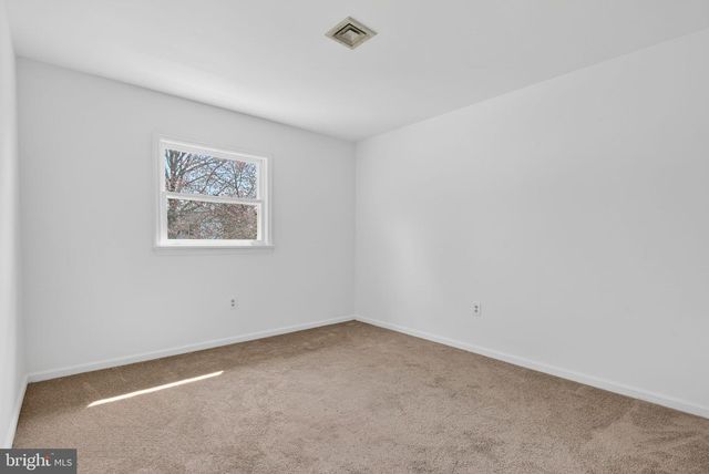 2348 HENBIRD LN, Lancaster, PA 17601