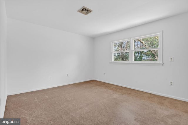 2348 HENBIRD LN, Lancaster, PA 17601