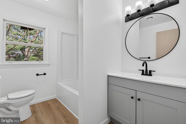 2348 HENBIRD LN, Lancaster, PA 17601