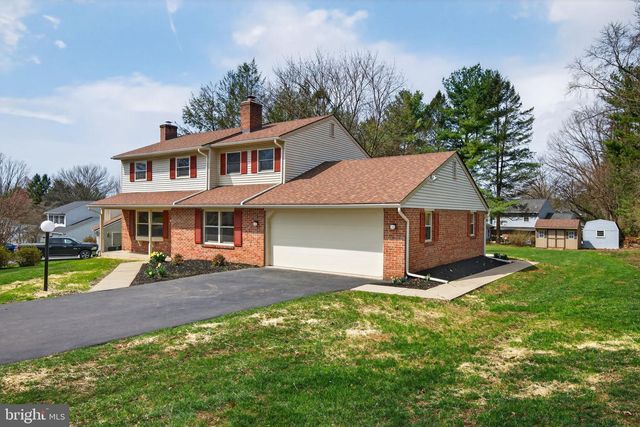 2348 HENBIRD LN, Lancaster, PA 17601
