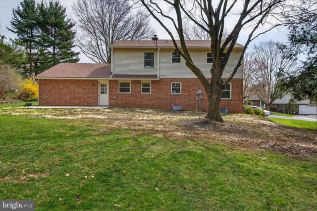 2348 HENBIRD LN, Lancaster, PA 17601