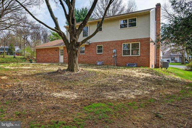 2348 HENBIRD LN, Lancaster, PA 17601