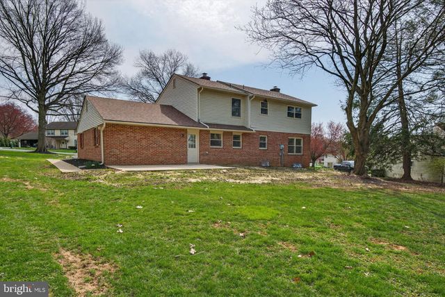 2348 HENBIRD LN, Lancaster, PA 17601