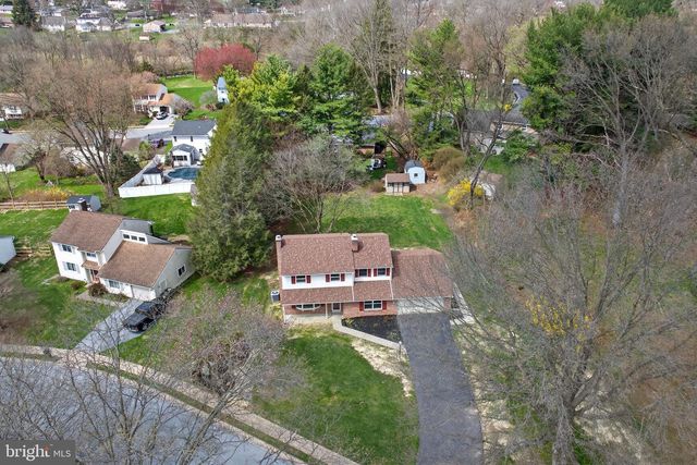 2348 HENBIRD LN, Lancaster, PA 17601