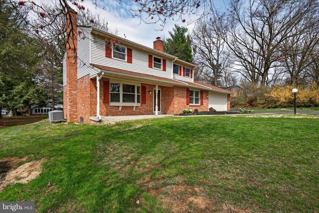 2348 HENBIRD LN, Lancaster, PA 17601