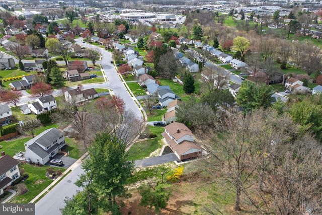 2348 HENBIRD LN, Lancaster, PA 17601