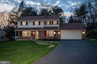 2348 HENBIRD LN, Lancaster, PA 17601
