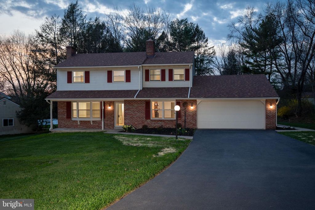 2348 HENBIRD LN, Lancaster, PA 17601