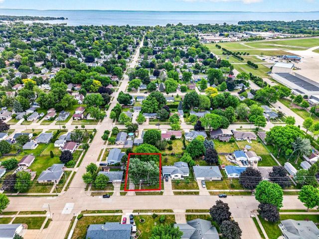 1910 GEORGIA STREET, Oshkosh, WI 54902