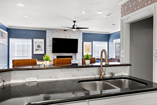 9427 Vista Circle, Irving, TX 75063