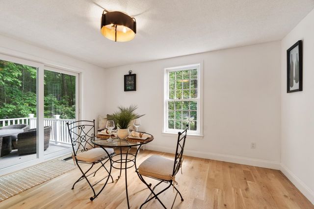 6 Finch Circle, Londonderry, NH 03053