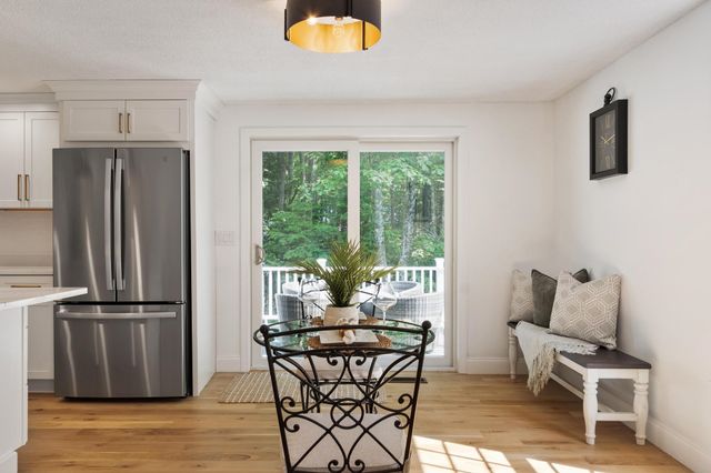 6 Finch Circle, Londonderry, NH 03053