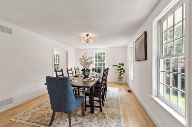 6 Finch Circle, Londonderry, NH 03053