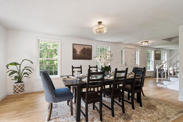 6 Finch Circle, Londonderry, NH 03053