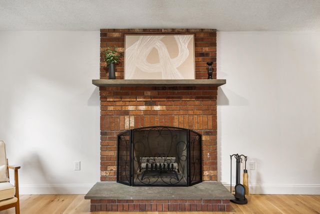 6 Finch Circle, Londonderry, NH 03053