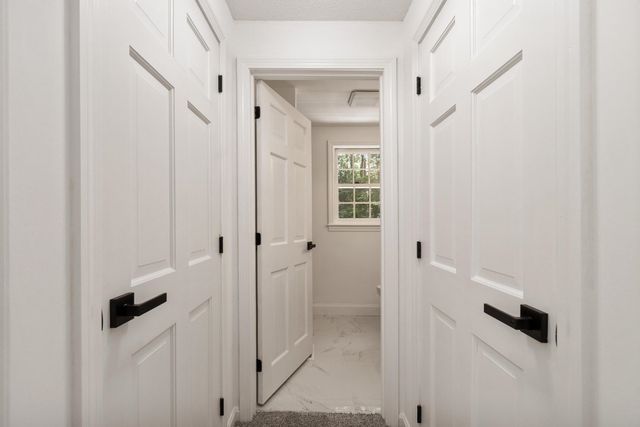 6 Finch Circle, Londonderry, NH 03053