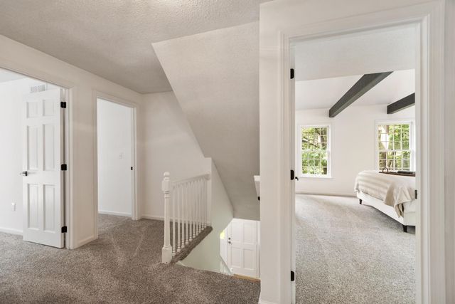 6 Finch Circle, Londonderry, NH 03053
