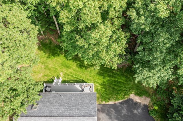 6 Finch Circle, Londonderry, NH 03053
