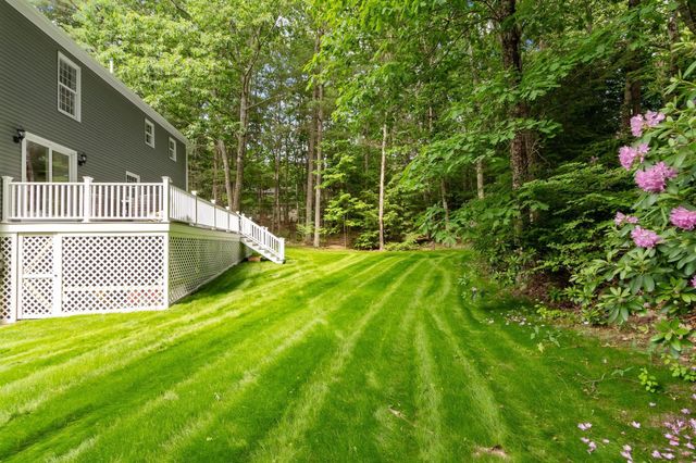 6 Finch Circle, Londonderry, NH 03053