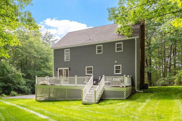 6 Finch Circle, Londonderry, NH 03053