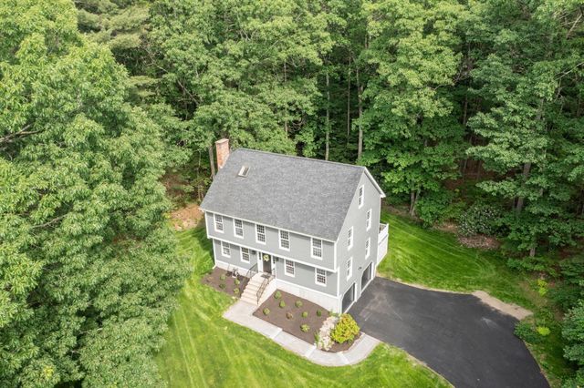6 Finch Circle, Londonderry, NH 03053