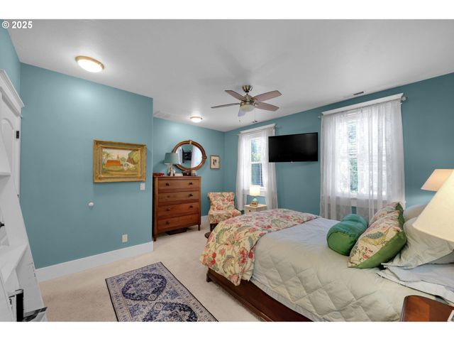 320 E BEACON Dr, Eugene, OR 97404