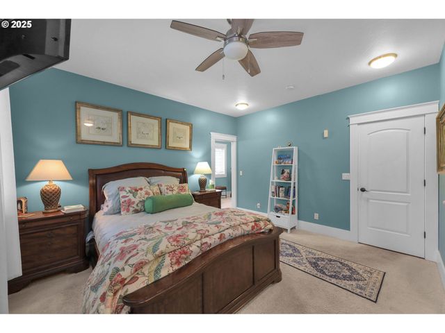 320 E BEACON Dr, Eugene, OR 97404