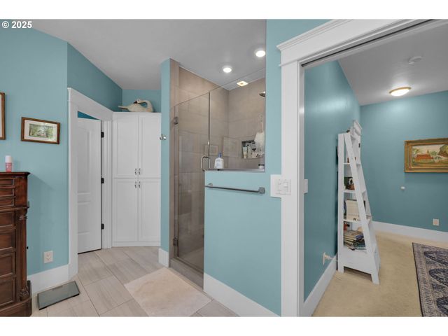 320 E BEACON Dr, Eugene, OR 97404