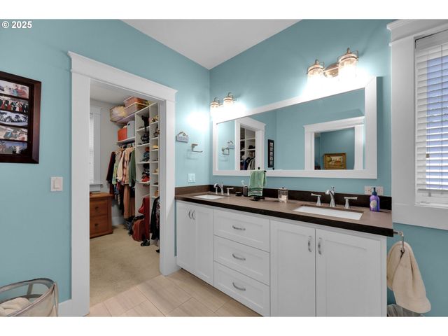 320 E BEACON Dr, Eugene, OR 97404