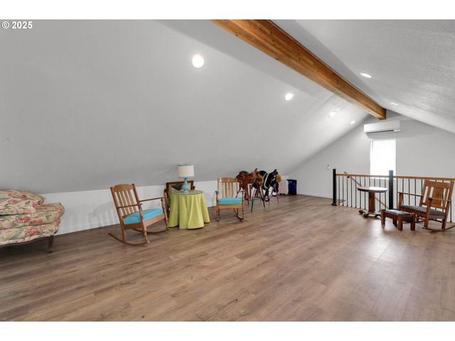 320 E BEACON Dr, Eugene, OR 97404