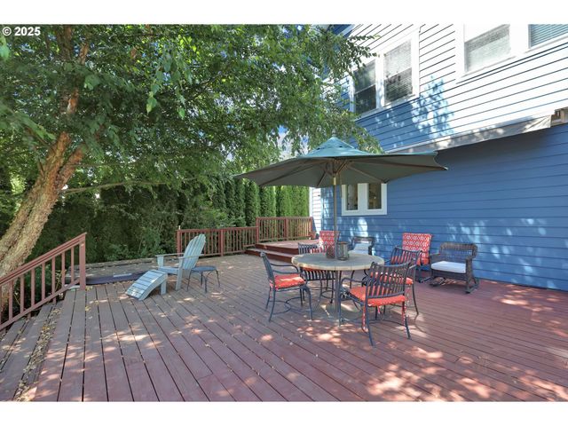 320 E BEACON Dr, Eugene, OR 97404