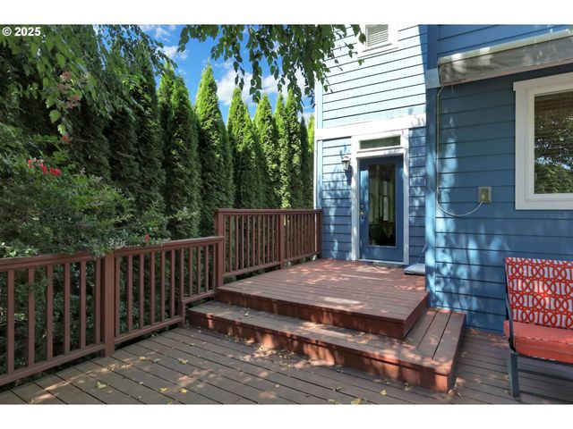 320 E BEACON Dr, Eugene, OR 97404