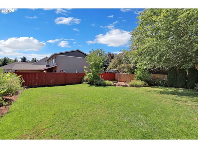 320 E BEACON Dr, Eugene, OR 97404