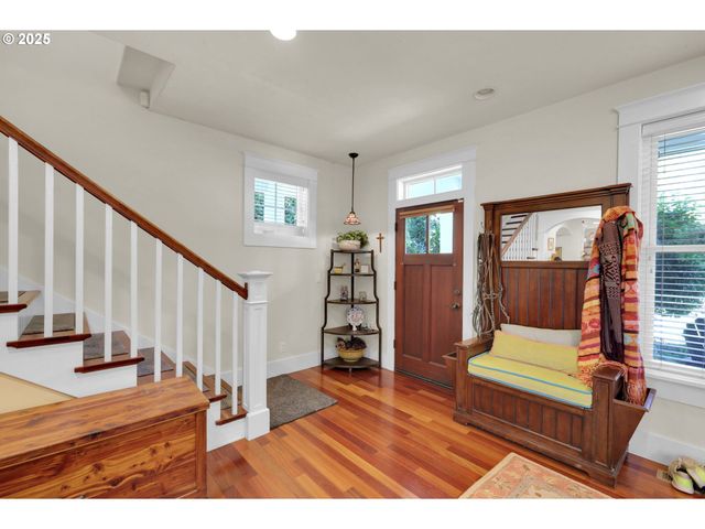 320 E BEACON Dr, Eugene, OR 97404