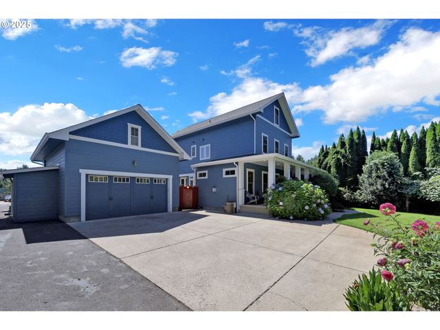 320 E BEACON Dr, Eugene, OR 97404