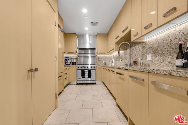 447 N Doheny Drive 301, Beverly Hills, CA 90210