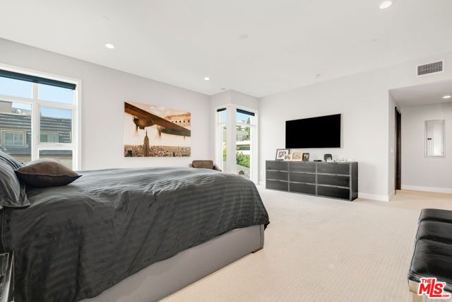 447 N Doheny Drive 301, Beverly Hills, CA 90210