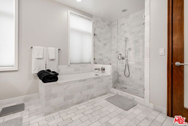 447 N Doheny Drive 301, Beverly Hills, CA 90210