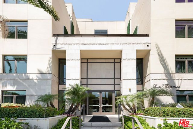 447 N Doheny Drive 301, Beverly Hills, CA 90210