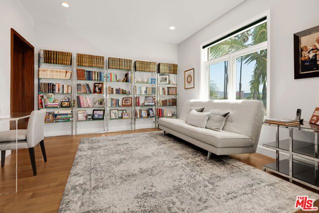 447 N Doheny Drive 301, Beverly Hills, CA 90210