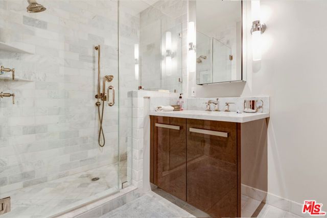 447 N Doheny Drive 301, Beverly Hills, CA 90210