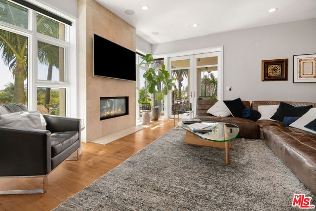 447 N Doheny Drive 301, Beverly Hills, CA 90210