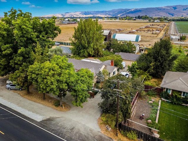 790 Shore Road, Hollister, CA 95023