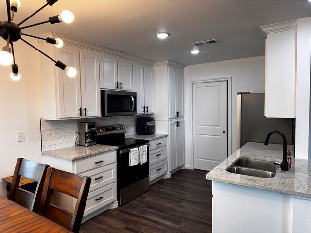 100 W Hoover Avenue, Whitney, TX 76692