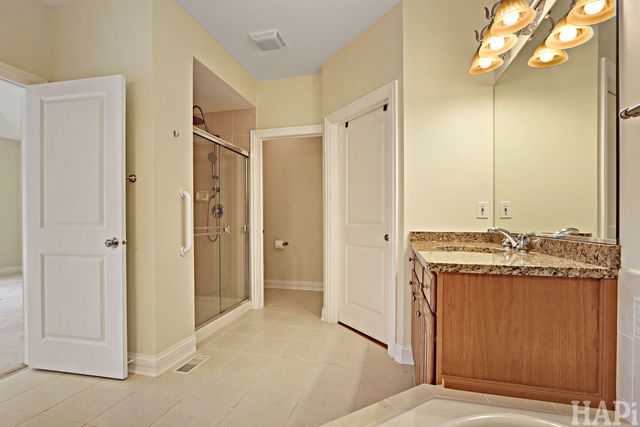 5614 Prairie Ridge Road 121, Crystal Lake, IL 60014