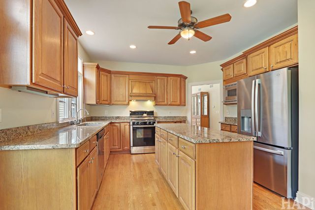 5614 Prairie Ridge Road 121, Crystal Lake, IL 60014
