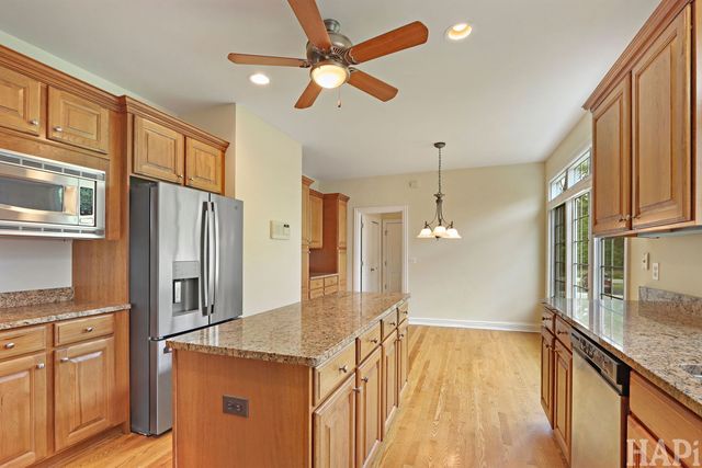 5614 Prairie Ridge Road 121, Crystal Lake, IL 60014