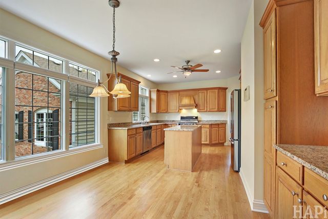 5614 Prairie Ridge Road 121, Crystal Lake, IL 60014