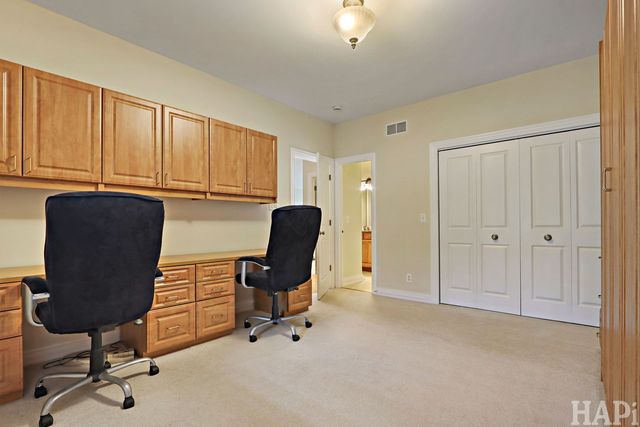 5614 Prairie Ridge Road 121, Crystal Lake, IL 60014