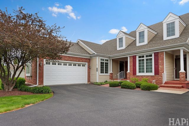 5614 Prairie Ridge Road 121, Crystal Lake, IL 60014